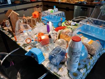 2 hamsterkooien en heel veel accessoires..... beschikbaar voor biedingen
