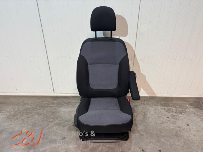 Stoel rechts van een Opel Vivaro, Auto-onderdelen, Interieur en Bekleding, Opel, Gebruikt, 3 maanden garantie, Ophalen of Verzenden