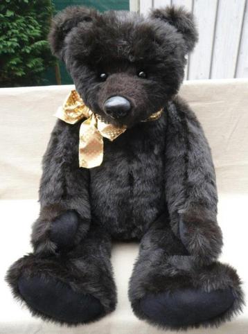 Mooie grote zwarte teddybeer (ca. 80 cm.) beschikbaar voor biedingen