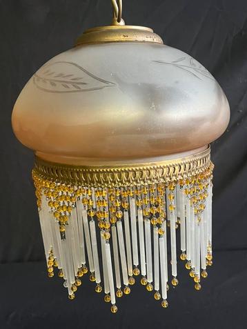 Antieke hanglamp beschikbaar voor biedingen