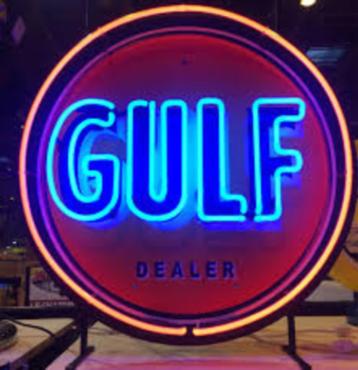 Gulf dealer neon en veel andere USA garage decoratie neons