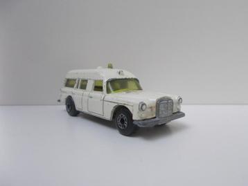 5101 Mercedes-Benz "Binz" Ambulance Lesney Matchbox beschikbaar voor biedingen