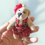 Miniatuur teddy beertje met ophanglusje 9 cm kerst 0109, Verzamelen, Beren en Cherished Teddies, Overige merken, -, Ophalen of Verzenden