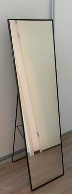 Te koop: IKEA KARMSUND – €30 | staande spiegel, Huis en Inrichting, Ophalen, Minder dan 50 cm, Zo goed als nieuw, Minder dan 100 cm