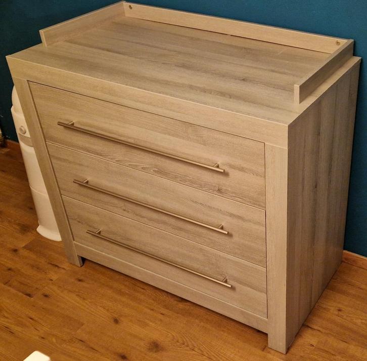 Commode Vittoria Grijs (Babypark) met opstaande rand, Kinderen en Baby's, Kinderkamer | Commodes en Kasten, Zo goed als nieuw