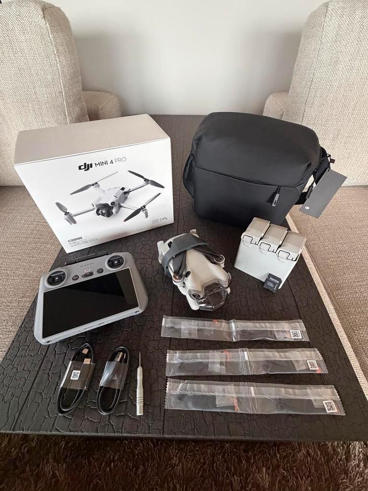 DJI Mini 4 Pro Fly More Combo (RC2) – Nieuwstaat – Garantie, Audio, Tv en Foto, Drones, Zo goed als nieuw, Drone met camera, Ophalen of Verzenden