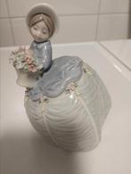 Lladro 5383 "le petit maiden" porselein beeld, Antiek en Kunst, Antiek | Porselein, Ophalen of Verzenden