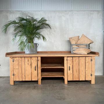 Antieke werkbank, houten dressoir, vintage kast, toonbank beschikbaar voor biedingen