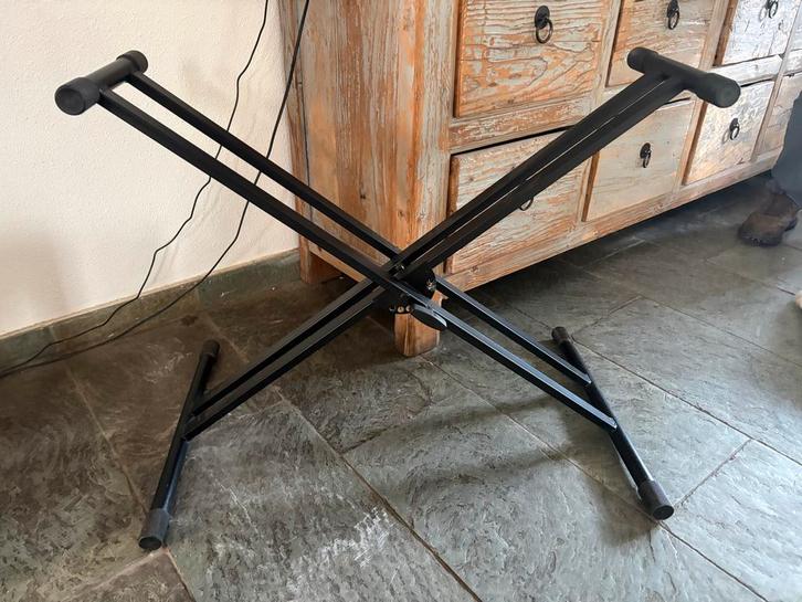 Millenium Piano Onderstel, Muziek en Instrumenten, Standaards, Gebruikt, Instrumentstandaard, Keyboard of Synthesizer, Ophalen