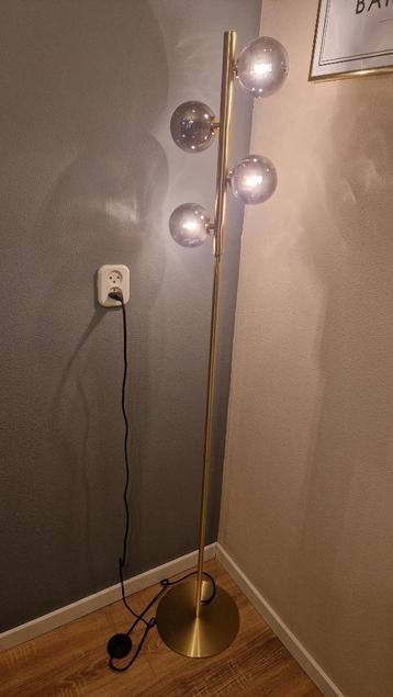 Vloerlamp met gouden poot en 4 glazen bollen beschikbaar voor biedingen