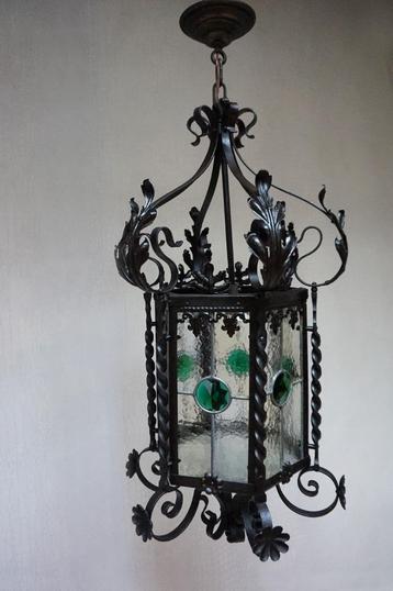 Grote antieke ijzeren glas-in-lood Hallamp Kasteellamp beschikbaar voor biedingen