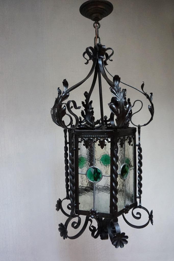 Grote antieke ijzeren glas-in-lood Hallamp Kasteellamp, Huis en Inrichting, Lampen | Hanglampen, Gebruikt, 75 cm of meer, Glas