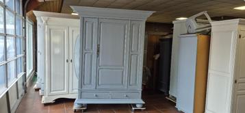 Buffetkasten, broodkasten, kamerkast brocante vintage kasten beschikbaar voor biedingen