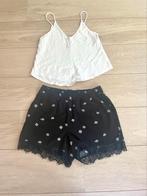 ONLY zwarte shorts met lace & witte Zara spaghetti top topje, Kleding | Dames, Tops, Ophalen, Gedragen, Zara, Zwart
