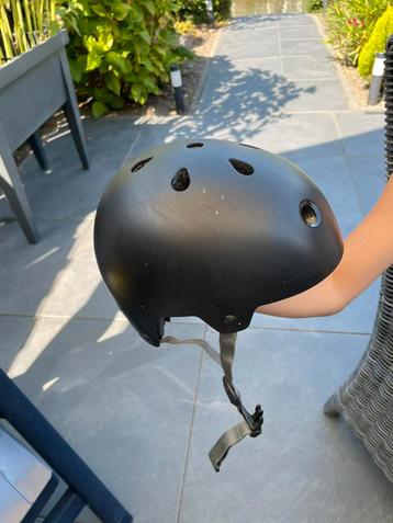 Helm kinderen beschikbaar voor biedingen