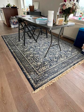 Donkerblauw oosters vloerkleed beschikbaar voor biedingen