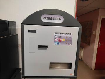 Geld Wissel machine met twee munten . beschikbaar voor biedingen