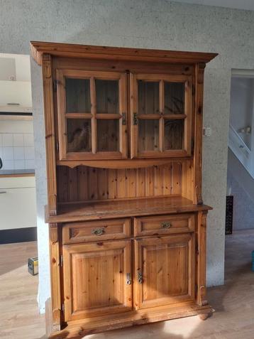 Houten buffetkast  beschikbaar voor biedingen