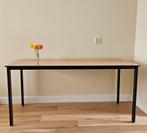 Kunstof bureau met hout nerf patroon en zwarte metalen poten, Ophalen, Kunststof, Gebruikt, 75 cm of meer