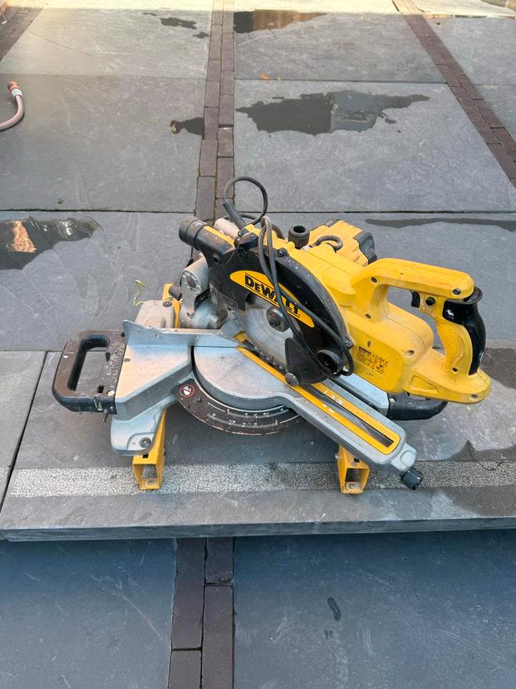 Dewalt Afkortzaag - DWS774, Doe-het-zelf en Verbouw, Gereedschap | Zaagmachines, Gebruikt, Afkortzaag, Minder dan 600 watt, 70 mm of meer