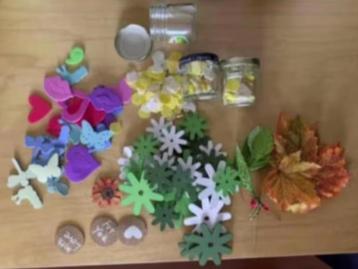 Houten bloemen, knutselen, kaart decoratie; foam stickers beschikbaar voor biedingen