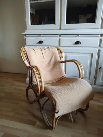 Heel leuk Rotan stoeltje vintage beschikbaar voor biedingen