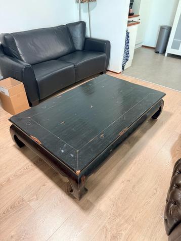 Houten salon tafel beschikbaar voor biedingen