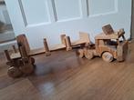 2 oude vrachtwagens (hout en metaal), Ophalen, Gebruikt
