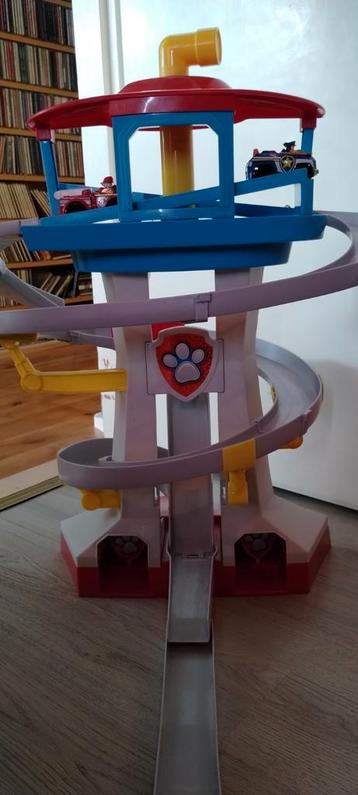 Paw patrol uitkijktoren met 2 auto's beschikbaar voor biedingen