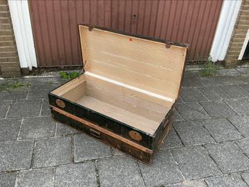 Vintage houten kist beschikbaar voor biedingen