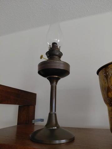 Oude Bronzen Olielamp beschikbaar voor biedingen