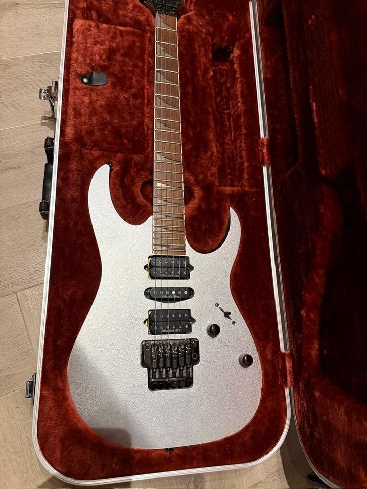 Ibanez RG2570 EVSL met koffer, Muziek en Instrumenten, Snaarinstrumenten | Gitaren | Elektrisch, Zo goed als nieuw, Solid body