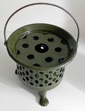 Geëmailleerd donker groen thee lichtje rond met binnenpotje beschikbaar voor biedingen