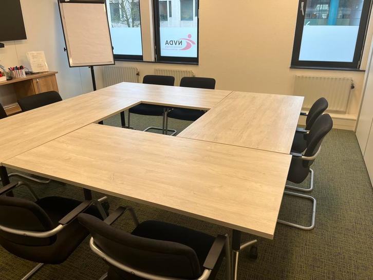 € 25,- p.s. Diversen kantoormeubilair o.a. bureaus/kasten, Huis en Inrichting, Complete inboedels, Ophalen