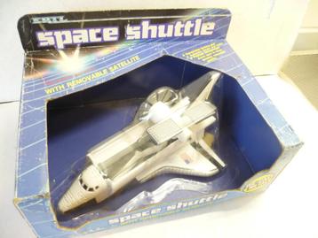 Ertl 1514 Reo Space Shuttle Columbia Removable Satelitte 19c beschikbaar voor biedingen