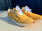 Leuke gele skai sneakers maat 41, Ophalen of Verzenden, Zo goed als nieuw, Geel, Sneakers of Gympen