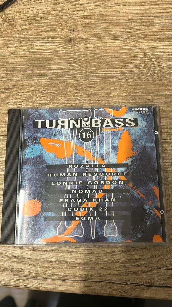 Turn Up The Bass 16 - CD, Cd's en Dvd's, Cd's | Dance en House, Zo goed als nieuw, Dance Populair, Ophalen of Verzenden