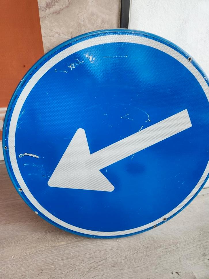Verkeersbord met pijl, Antiek en Kunst, Antiek | Emaille, Ophalen