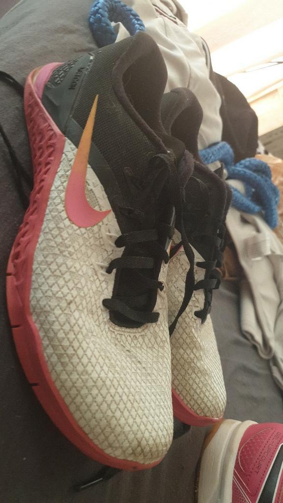 Dameschoenen €5 PER PAAR, Kleding | Dames, Schoenen, Zo goed als nieuw, Sneakers of Gympen, Overige kleuren, Ophalen