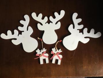 KERSTDECORATIE 5 ELANDEN HANGERS beschikbaar voor biedingen