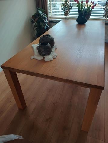 Eiken eettafel  beschikbaar voor biedingen