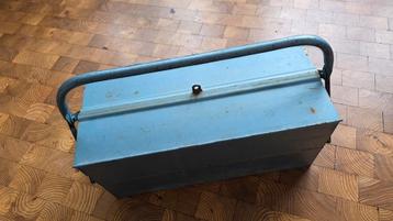 Vintage gereedschapskist beschikbaar voor biedingen