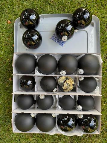 Zwarte Kerstballen Set - 19 stuks mat en glans. 2 maten beschikbaar voor biedingen