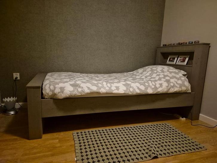 Ombouw voor een eenpersoonsbed 90x200, Kinderen en Baby's, Kinderkamer | Bedden, Zo goed als nieuw, 180 cm of meer, 85 tot 100 cm