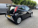 Toyota Aygo 1.0 VVT-i x-play 5drs. Navigatie Airco Camera, Voorwielaandrijving, Stof, Gebruikt, Euro 6
