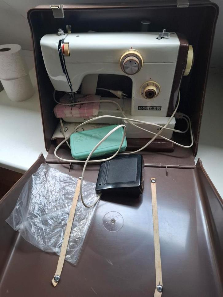 Naaimachine met naaidoos met Inhoud, Hobby en Vrije tijd, Naaien en Fournituren, Gebruikt, Overige typen, Ophalen