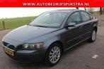 Volvo S40 1.8 Kinetic, Auto's, Volvo, Voorwielaandrijving, Gebruikt, 4 cilinders, Grijs