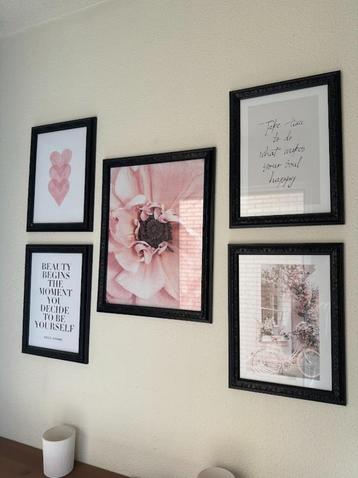 Zwarte lijsten incl Posters beschikbaar voor biedingen