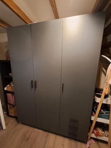 Kledingkast Leen Bakker