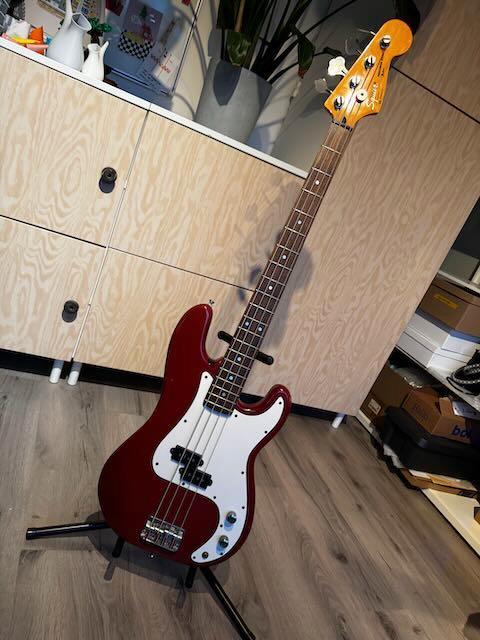 Squier Precision Bass rood/wit, 1989, Muziek en Instrumenten, Snaarinstrumenten | Gitaren | Bas, Gebruikt, Elektrisch, Ophalen